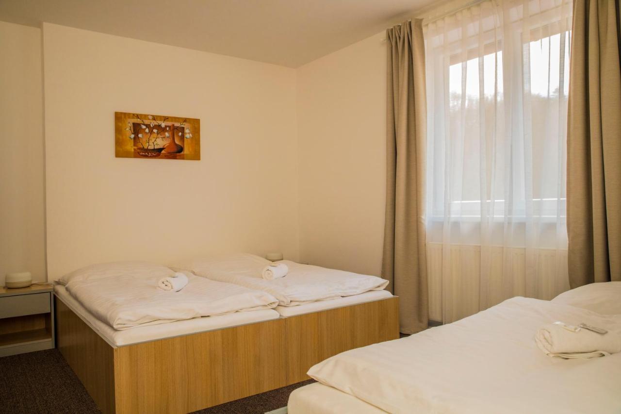 Popovice  Penzion Amfik Bukovina מראה חיצוני תמונה